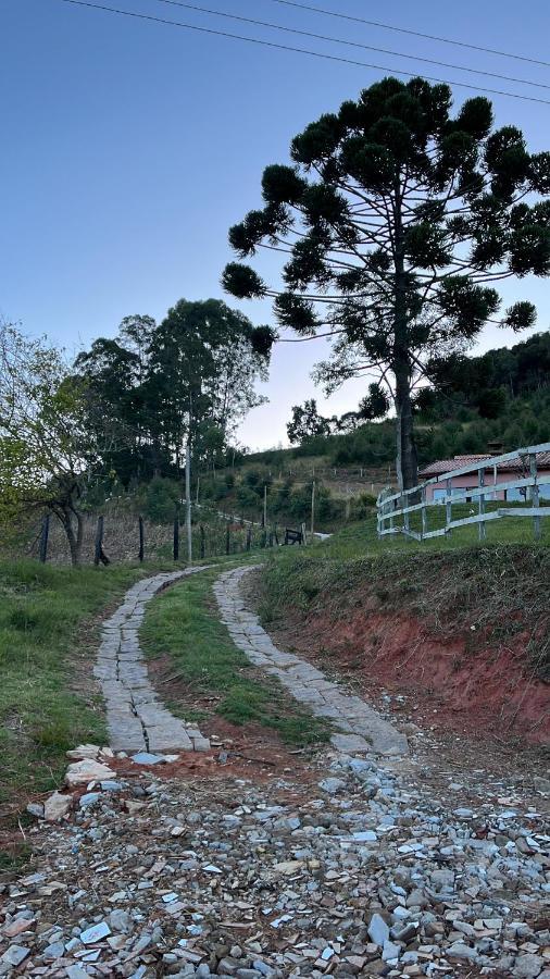 Pousada Pedra Da Mata Chales Na Montanha Munhoz Экстерьер фото